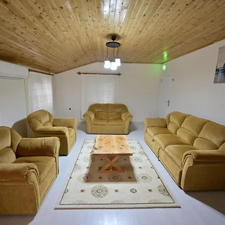 Kirlangic بيت للعطل *